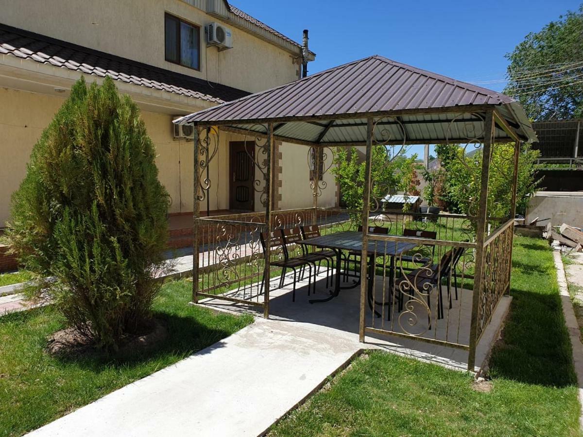 Malibu Guest House Kapčagaj Exteriér fotografie
